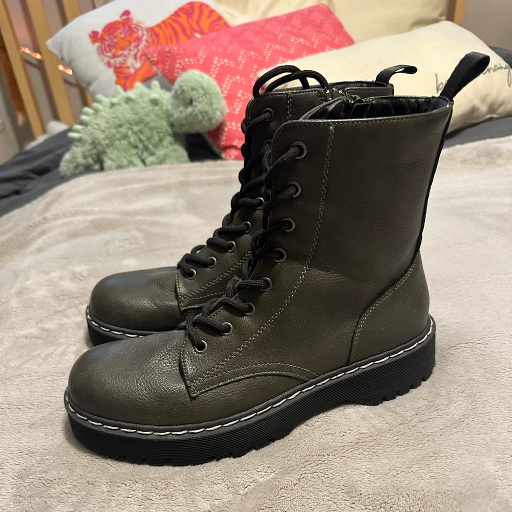 Doc Martin Style Boots - Picture 2 of 6